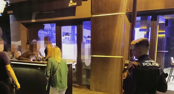 Jste svědky rušení nočního klidu? Nečekejte s oznámením, volejte hned tísňové linky, vyzývají plzeňští strážníci