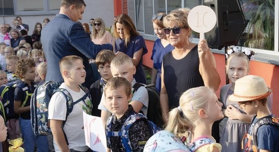 V Plzni přibylo prvňáčků, do lavic jich dnes usedlo téměř 1 800