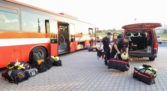 Do povodněmi zasažených oblastí vyrazili na pomoc dobrovolní hasiči z Plzně