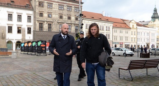 Městská policie Plzeň má nového asistenta. Bude pracovat s komunitou lidí bez domova