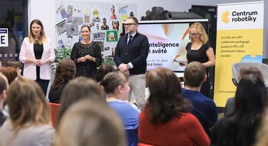 Na vlastní kůži si učitelé vyzkoušeli práci s umělou inteligencí