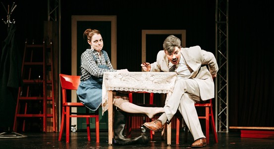 Alfa uvede špionážní komedii 39 stupňů. Nově se v ní představí herec Milan Hajn