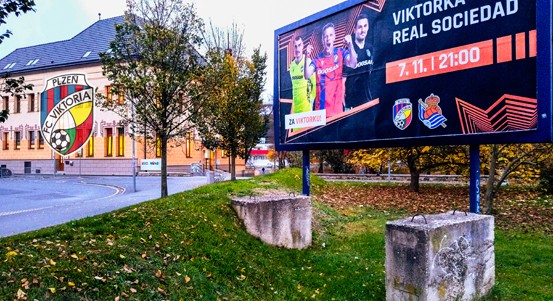 Červená a modrá Plzeň, chystá se speciální světelná instalace k zápasům Evropské ligy