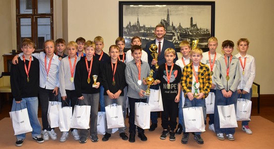 Mladí fotbaloví mistři navštívili plzeňskou radnici