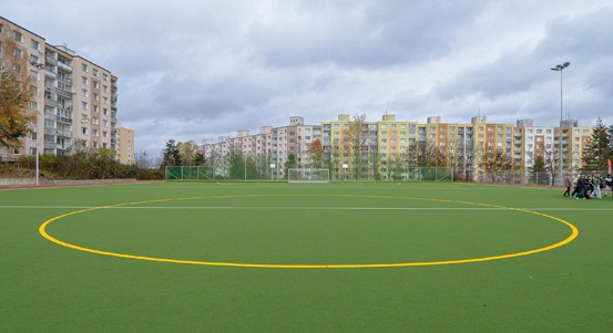 Zrekonstruované hřiště u 4. ZŠ využijí nejen žáci, ale také pozemní hokejisté