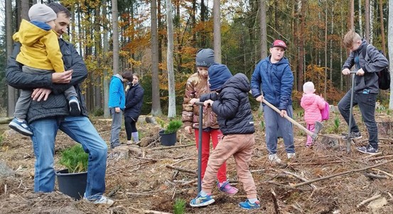 Lidé letos na podzim vysázeli v lokalitě V Pytli tisíce stromků