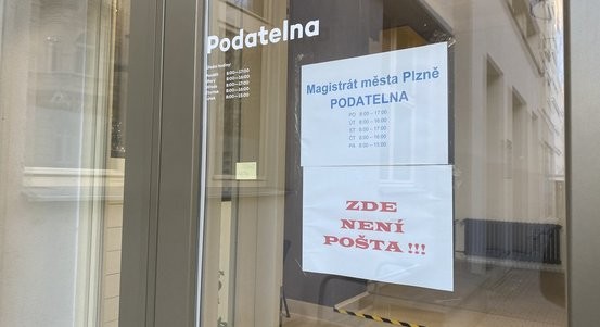 Plzeňský magistrát má novou modernější podatelnu. Vznikla v prostoru zrušené pošty