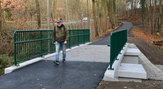 Město dokončilo opravu lávky přes Bolevecký potok pod Bílou Horou