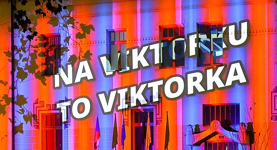 Plzeň se před zápasem s Manchester United rozzáří do červenomodré, z radnice do nebe zamíří speciální laser