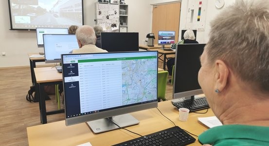 Centrum robotiky do digitálního světa aktivně zapojuje i seniory