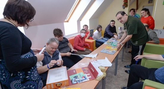 Spanilá jízda obdarovala klienty i pracovníky v sociálních službách