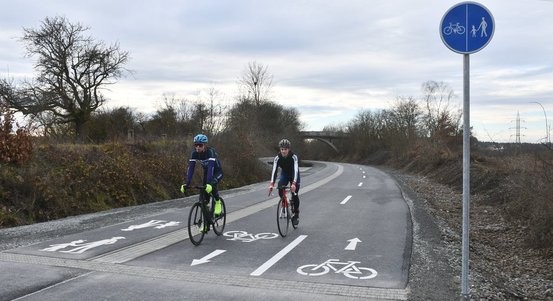Město dokončilo stavbu další části železniční cyklostezky Plzeň – Chrást