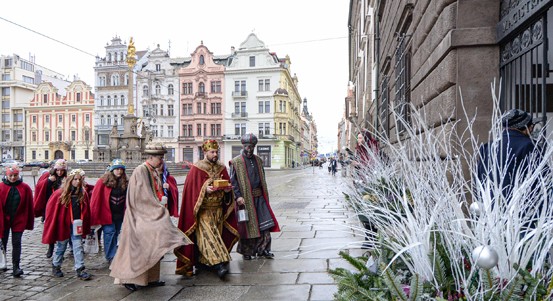 Tříkrálová sbírka: Na společnou koledu se vypravili primátor Roman Zarzycký, hejtman Kamal Farhan a biskup Tomáš Holub