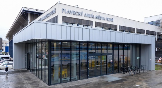 Plavecký bazén na Slovanech má za sebou vnitřní rekonstrukci a je napuštěný. Otevře se 20. ledna