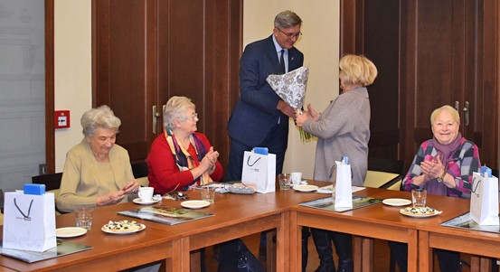 Senioři se setkali na radnici. Přivítal je radní Jiří Šrámek