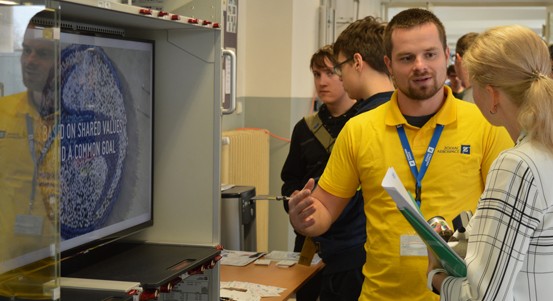 Na Kariérním jarmarku VOŠ a SPŠE se bude prezentovat téměř 50 firem a škol