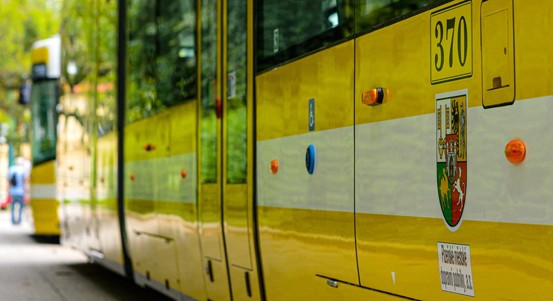 Cestující v Plzni čeká o víkendu výluka tramvají. Z centra na Lochotín pojedou autobusy