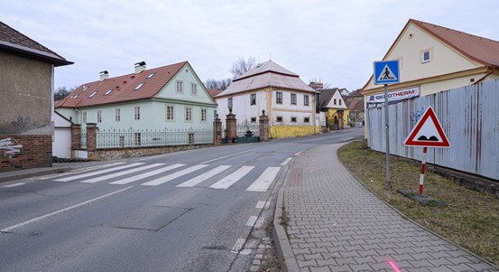 Rolnické náměstí se mělo kvůli rekonstrukci uzavřít. Dopravní omezení se ale odkládají