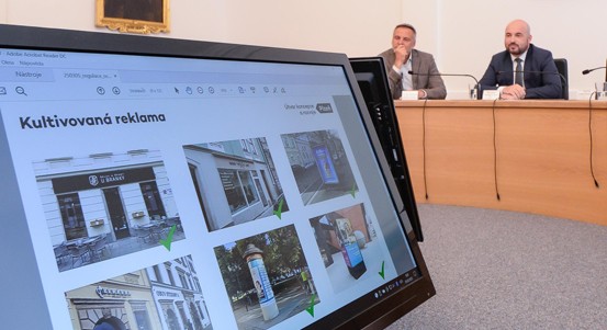 Plzeňská koalice chystá regulaci vizuálního smogu v nejcitlivější části města