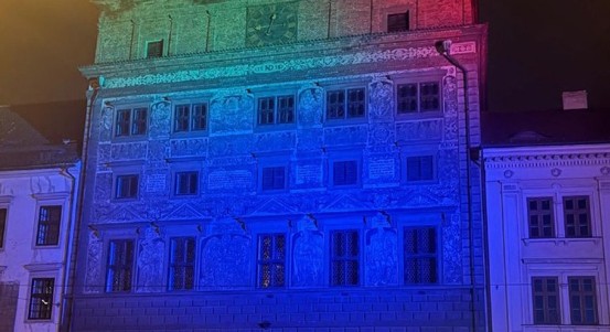 Plzeňská radnice má nové osvětlení. Je úspornější a umí měnit barvy