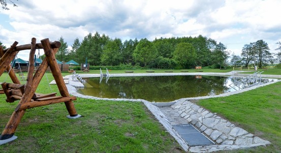 Vodní nádrž v Malesicích je po opravě připravena na léto, má řadu novinek a pro děti i Archimédův šroub