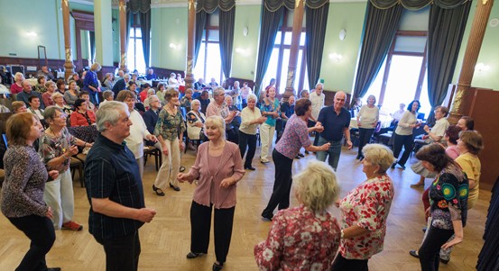 Hudba, tanec i mezigenerační setkání: Festival Senioři baví seniory přilákal stovky návštěvníků