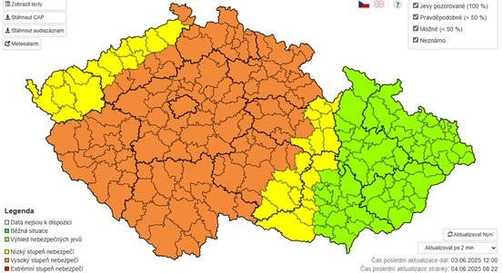 Meteorologové varují před velmi silnými bouřkami i krupobitím