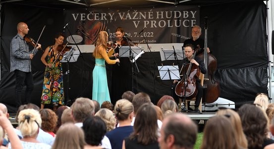 Začínají Večery vážné hudby v Proluce