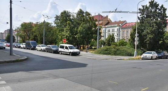 Město opraví Husovo náměstí, přibyde i nová světelná signalizace