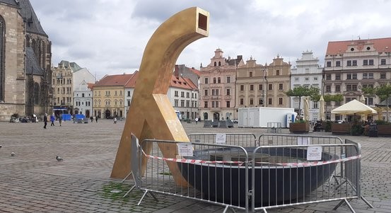 Kašna Chrtice na náměstí Republiky je mimo provoz. Musí se opravit
