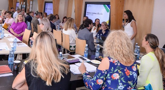 Informace o hlavních změnách i projektech zazněly na setkání ředitelů základních škol a jídelen v Nevřeni