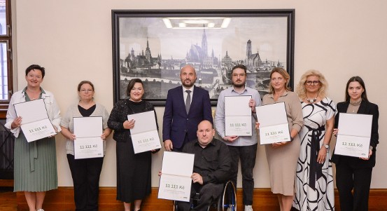 Výtěžek ze vstupného na reprezentační ples rozdělilo město Plzeň na charitativní účely