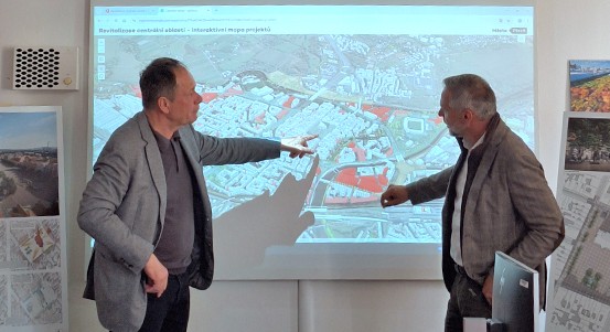Plzeň si připomněla tři desetiletí od studie Hamburk symbolickým setkáním se švýcarskými odborníky