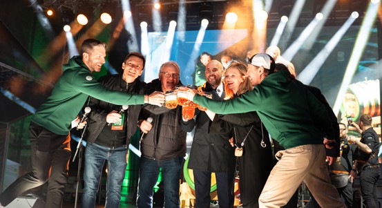 Tisíce lidí oslavily na Pilsner Festu narozeniny plzeňského ležáku