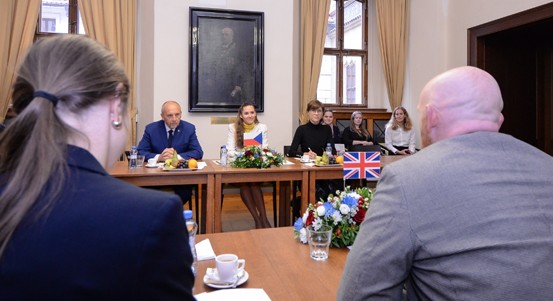 Plzeňskou radnici navštívil britský velvyslanec. Pozval také na Den s britskou ambasádou
