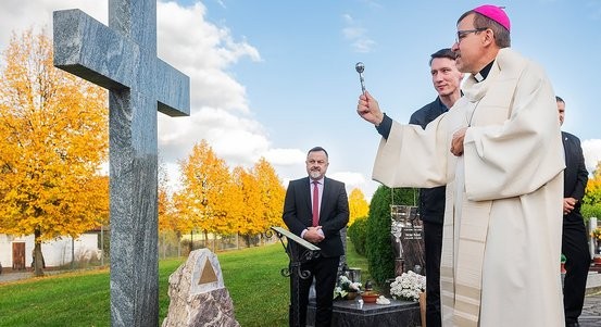 V Plzni vzniknul projekt Hroby v dáli. Uctí památku blízkých, jejichž hrob leží daleko