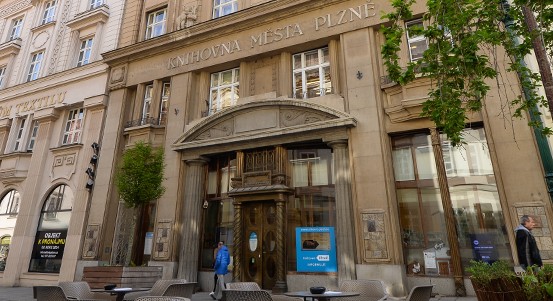Knihovna města Plzně získá nové cizojazyčné knihy