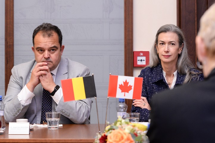 251030_Prijeti_velvyslanci_2