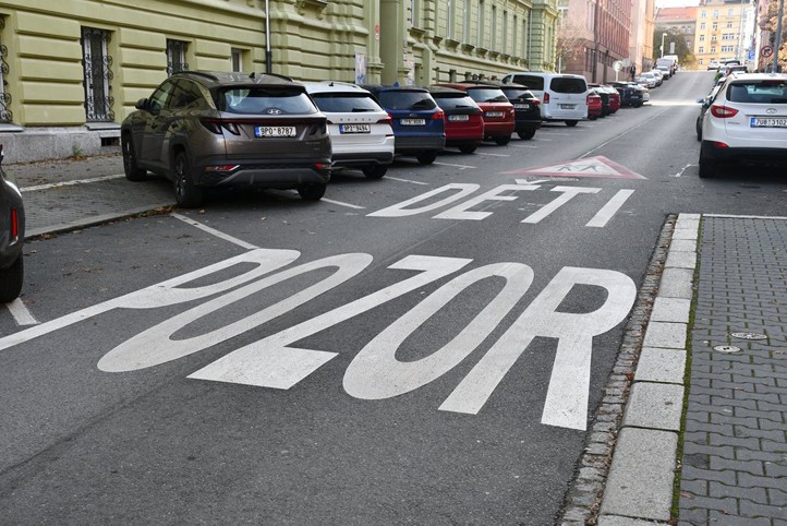 Fotografie: R. Žáková 251112_Vodorovne_znaceni_silnice_2