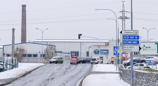Na křižovatku Jateční a Chrástecké ulice se vrátil provoz