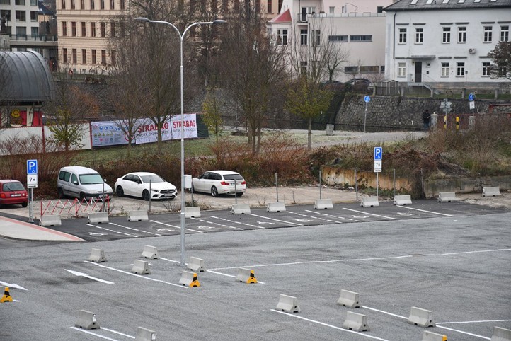 251126_Parkoviste_Lochotinska_2