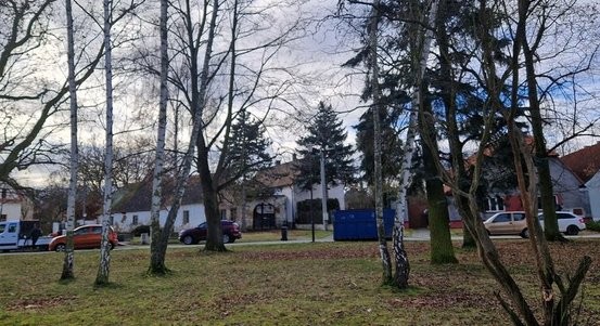 Nové cesty i lavičky. Křimické náměstí se promění