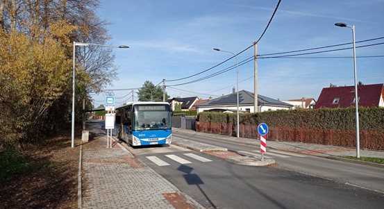 Plzeňská Lhota má kapacitnější dešťovou kanalizaci, modernější osvětlení i komfortnější zastávku