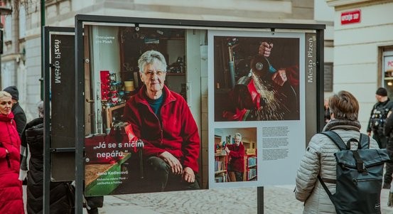 Pracují pro Plzeň. Nová výstava představuje ty, kteří se starají, aby město fungovalo a bylo v něm dobře