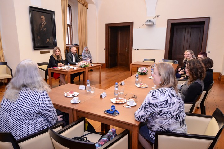 251210_Noc_s_operou_seky_2