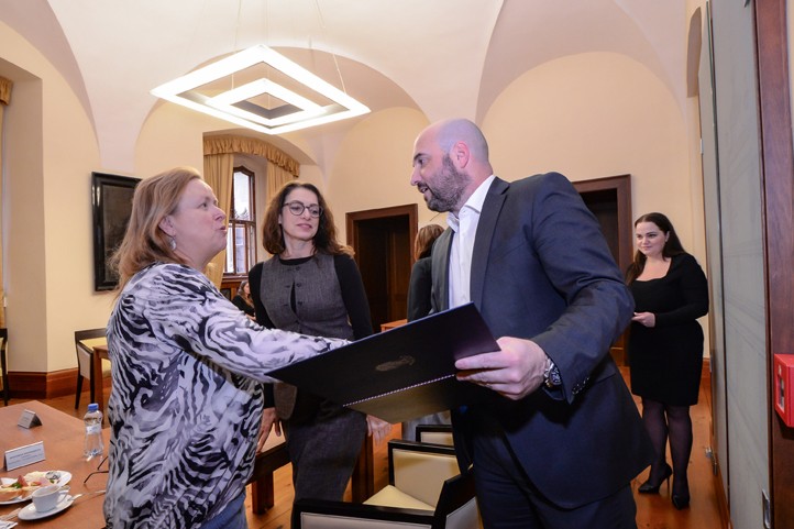 251210_Noc_s_operou_seky_5