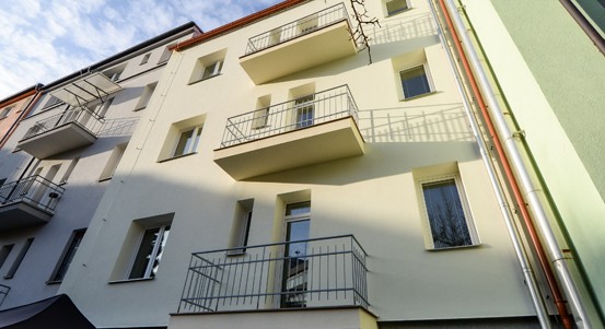 Dům v Tělocvičné 11 je zrekonstruovaný. Město Plzeň jej proměnilo v moderní chráněné bydlení