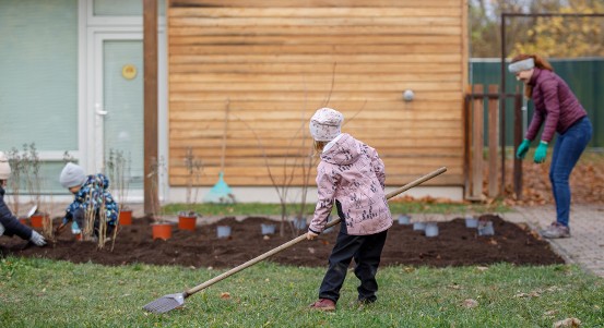 Zelený poklad podpořil šest projektů. Nejvyšší podporu získá zelená střecha na 80. MŠ