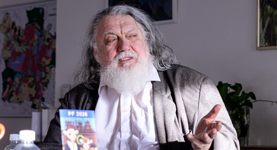 Akademický malíř Josef Mištera oslavil 70. narozeniny. Poblahopřála mu radní Eliška Bartáková