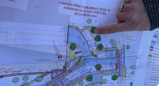 V předních Skvrňanech vzniknou nová parkovací místa